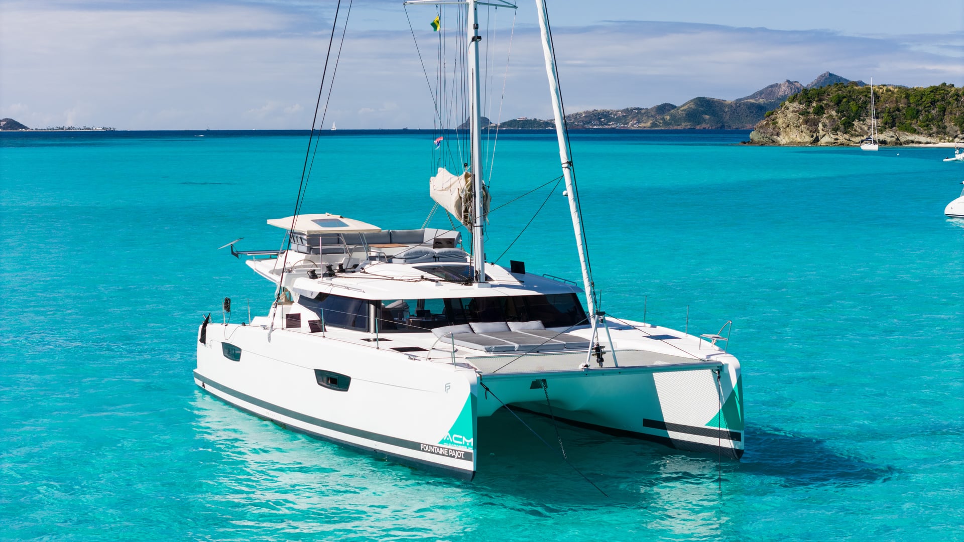 Catamaran Fountaine Pajot en navigation aux Antilles Catamaran Fountaine Pajot en navigation aux Antilles
